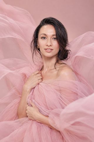 Women's portraits — Tenderness in a pink haze
