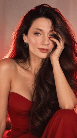 Women's portraits — Glamour portrait in red light