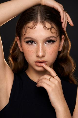 Women's portraits — Beauty portrait with freckles