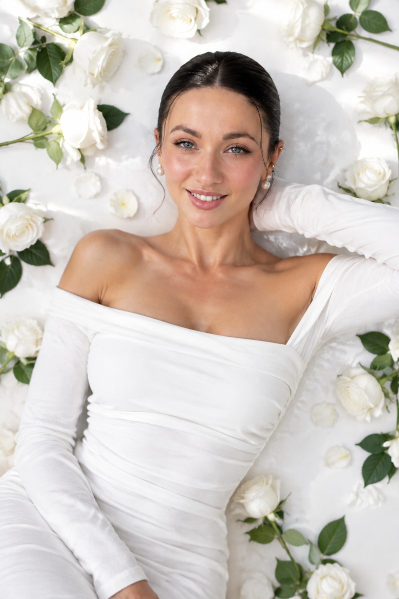 White roses — shot 8